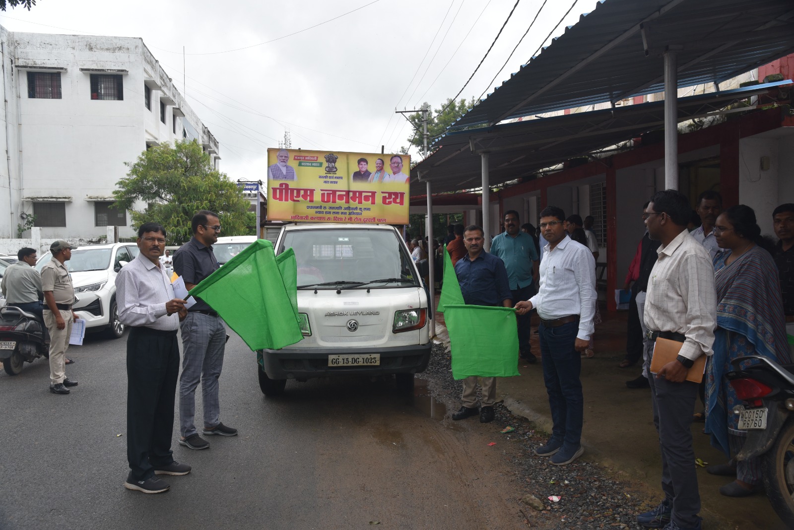 Ambikapur’s Unique Outreach Campaign for Tribal Welfare: Mobile Awareness Units Roll Out under PM Janman Mahabhiyan