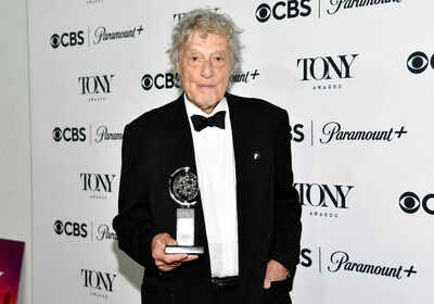 Tom Stoppard, Oscar-winning playwrite for ‘Shakespeare In Love,’ passes away at 88 |
