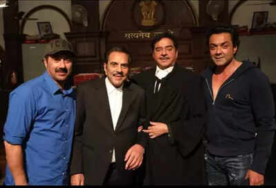 Shatrughan Sinha visits late friend Dharmendra’s residence, offers condolences to Sunny Deol and Bobby Deol and says, ‘He will live forever’ |