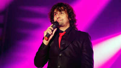 Sonu Nigam reveals his ‘job is musical but also athetletic’, shares unique pre-concert routine: ‘I hold hands with my entire team, thank God and the audience’ |