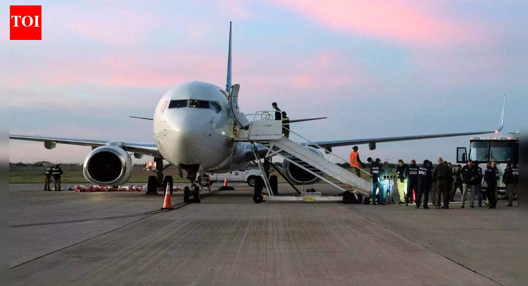 Deportation airlines: DHS signs $140 million deal to buy 6 Boeing 737 jets | World News