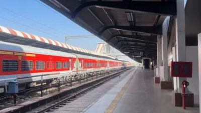 2,961 signalling failures a year in South Western Railway: Auditor | India News