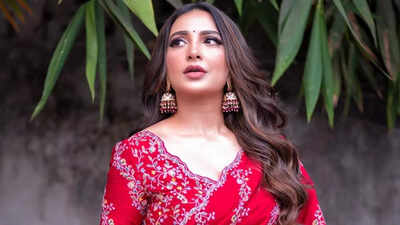 Subhashree Ganguly faces backlash for Messi pics; Raj Chakraborty defends wife: ‘Does being an actress disqualify her?’ | Bengali Movie News
