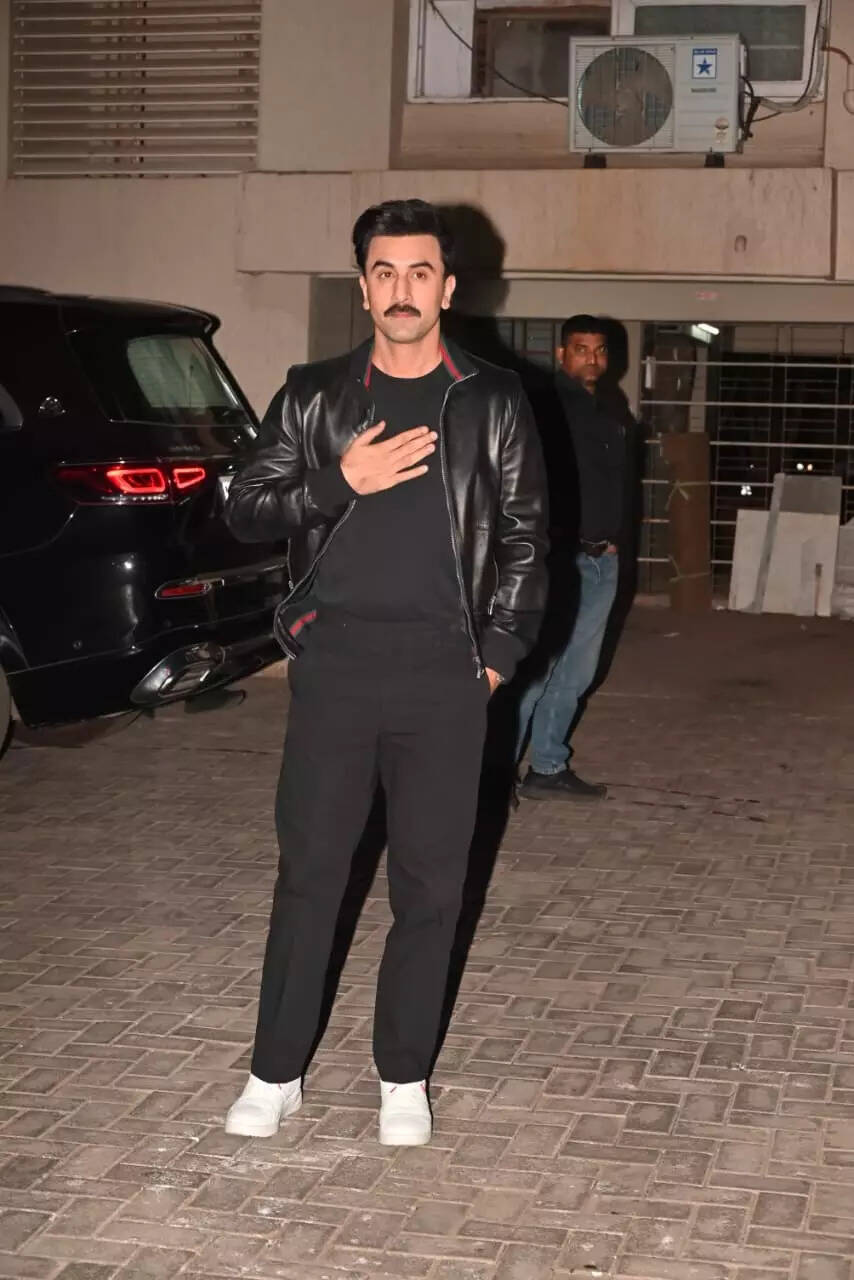 Ranbir Kapoor, Neetu Kapoor, Riddhima Kapoor Sahni and her daughter Samara Sahni arrive for Christmas celebration at Soni Razdan’s home |