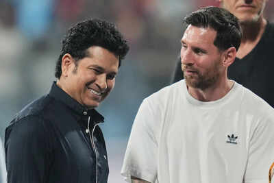 GOAT India Tour: Lionel Messi, Sachin Tendulkar share No. 10 moment; Sunil Chhetri leads football fiesta at Wankhede | Football News