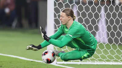 PSG goalkeeper Safonov has fractured hand after penalty shootout heroics | Cricket News