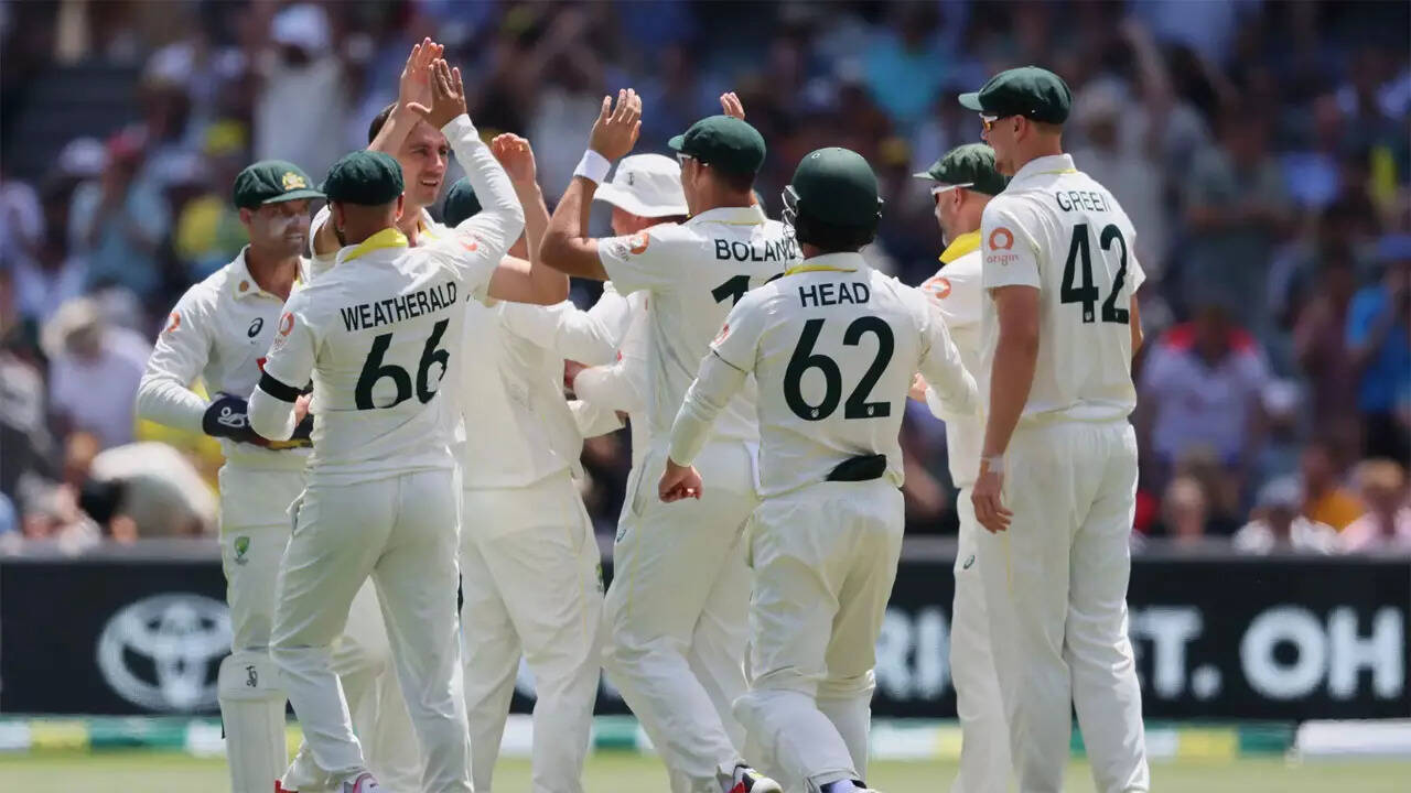 England 31/1 in 9.3 Overs | Ashes Live Updates, Australia vs England 3rd Test: Ben Duckett falls early after Australia set England 435