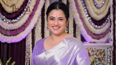 Girija Oak reveals she owns over 400 sarees, ‘This saree is worth a few kidneys’ | Hindi Movie News