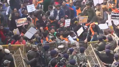 Hindu man killed in Bangladesh: Major showdown in Delhi; protesters break barricades, clash with cops | India News