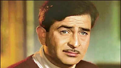 Raj Kapoor battled depression during Prithviraj Kapoor’s cancer; was broke after Mera Naam Joker; ‘He was abusing Jesus’ photo; was Hindu but believed in all religions,’ says family friend |