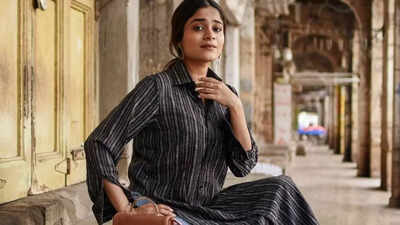 Reeva Rachh breaks down in tears on stage as ‘Laalo – Krishna Sada Sahaayate’ crosses Rs 100 crore: Watch |