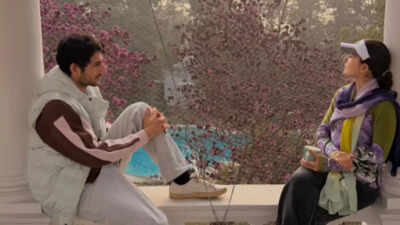 Sara Ali Khan and Ibrahim Ali Khan celebrate New Year at Pataudi Palace; fans call the siblings ‘cute and sweet’ |