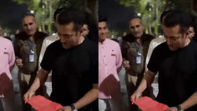 ‘Battle of Galwan’ star Salman Khan called ‘Maamu’ at Goa airport by young fans, his reaction wins hearts – Watch |