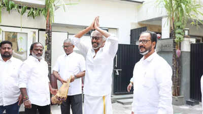 Rajinikanth meets fans outside his residence on Pongal, see pics |