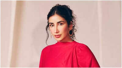 Parul Gulati shares video for Karan Aujla amid CHEATING rumors: ‘I noticed he unfollowed me…’ | Hindi Movie News