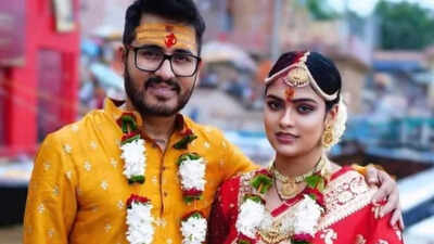 Actor Hiran Chatterjee marries again; SECOND wedding takes place in Varanasi; first wife REACTS | Bengali Movie News