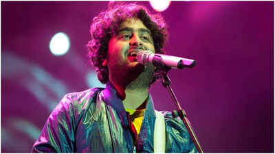 Arijit Singh announces retirement as ‘playback vocalist’; Internet says the singer be like, ‘Achcha chalta hoon, duaon me…’ | Hindi Movie News