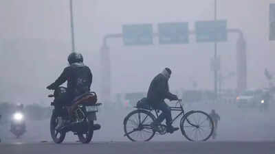 Delhi shivers at 4.2 degree C, cold wave warning for next two days | India News