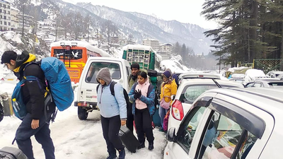 15km in 10 hours: Snow rush turns into traffic nightmare in Manali | India News