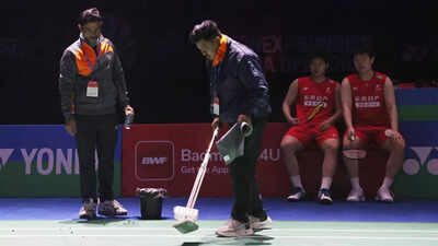 Another day, another embarrassment: Falling bird’s nest debris halts India Open semifinal | Badminton News