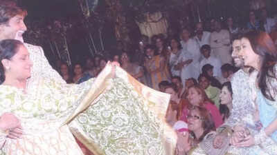 Jaya Bachchan dances with Amitabh Bachchan in unseen PICS from Abhishek Bachchan and Aishwarya Rai’s wedding, the couple holds hand and smiles wide |