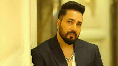 Mika Singh offers 10 acres of land for stray dogs, urges Supreme Court to ensure humane welfare measures | Hindi Movie News