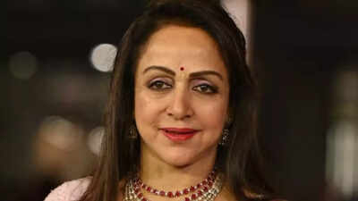 Did you know Hema Malini once stayed at a haunted house before she married Dharmendra? The actress had said, “I felt someone was trying to choke me, I couldn’t breathe’ |