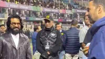 Akshay Kumar plays catch with Suriya and Ram Charan on the ground; Fun moment steals the show | Hindi Movie News