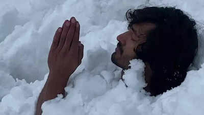 Vidyut Jammwal leaves the internet shocked as burries himself in snow, goes nude to climb a tree: ‘Sahaja means returning to a state of natural ease and instinct’ |