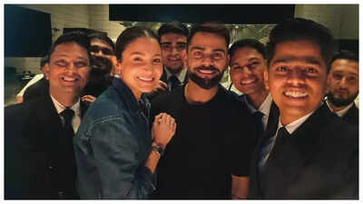 Virat Kohli and Anushka Sharma are all smiles as they pose with hotel staff in Dubai – PICS﻿﻿ |