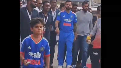 Virat Kohli signs autographs for his ‘mini-me’; fans joke ‘Yeh Akaay Kohli nahi hai?’ |