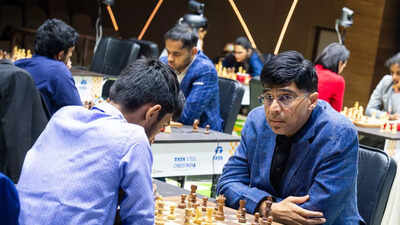 Kolkata Rapid & Blitz Chess: Five-time world champion Viswanathan Anand, American Hans Niemann share lead after Day 1 | Chess News