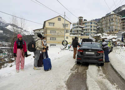 Himachal braces for more snow: IMD warns of fresh disturbance; over 800 roads blocked | India News