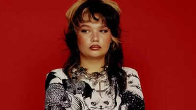 Lola Young scores first Grammy Award; returns to stage after collapse last year – ‘This industry is a very difficult industry to be in’ |