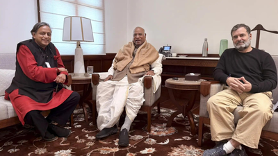 How Shashi Tharoor-Congress ‘Hum Saath Saath Hai’ moment gives UDF a timely lift before Kerala polls | India News