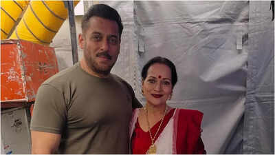 ‘Same mischievous twinkle in his eyes’: Salman Khan reunites with ‘Hum Aapke Hain Koun’ co-star Himani Shivpuri – see post | Hindi Movie News