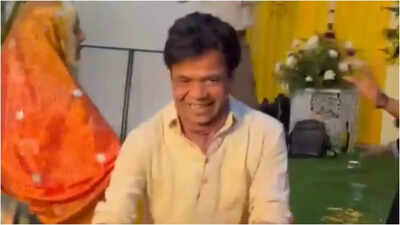 Rajpal Yadav grooves to Salman Khan’s song ‘Teri Chunnariya Dil Le Gayi’ at niece’s wedding after release from Tihar Jail |