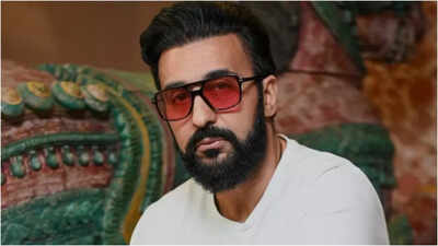 Raj Kundra ditches face mask after securing bail in bitcoin case, issues bold statement: ‘Ab doosron ke masks utarenge’ | Hindi Movie News