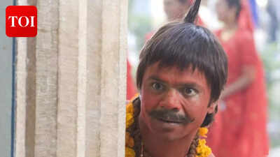 Rajpal Yadav makes his first public appearance amid Rs 9 crore cheque bounce case, greets paps with Chhota Pandit jump | Hindi Movie News