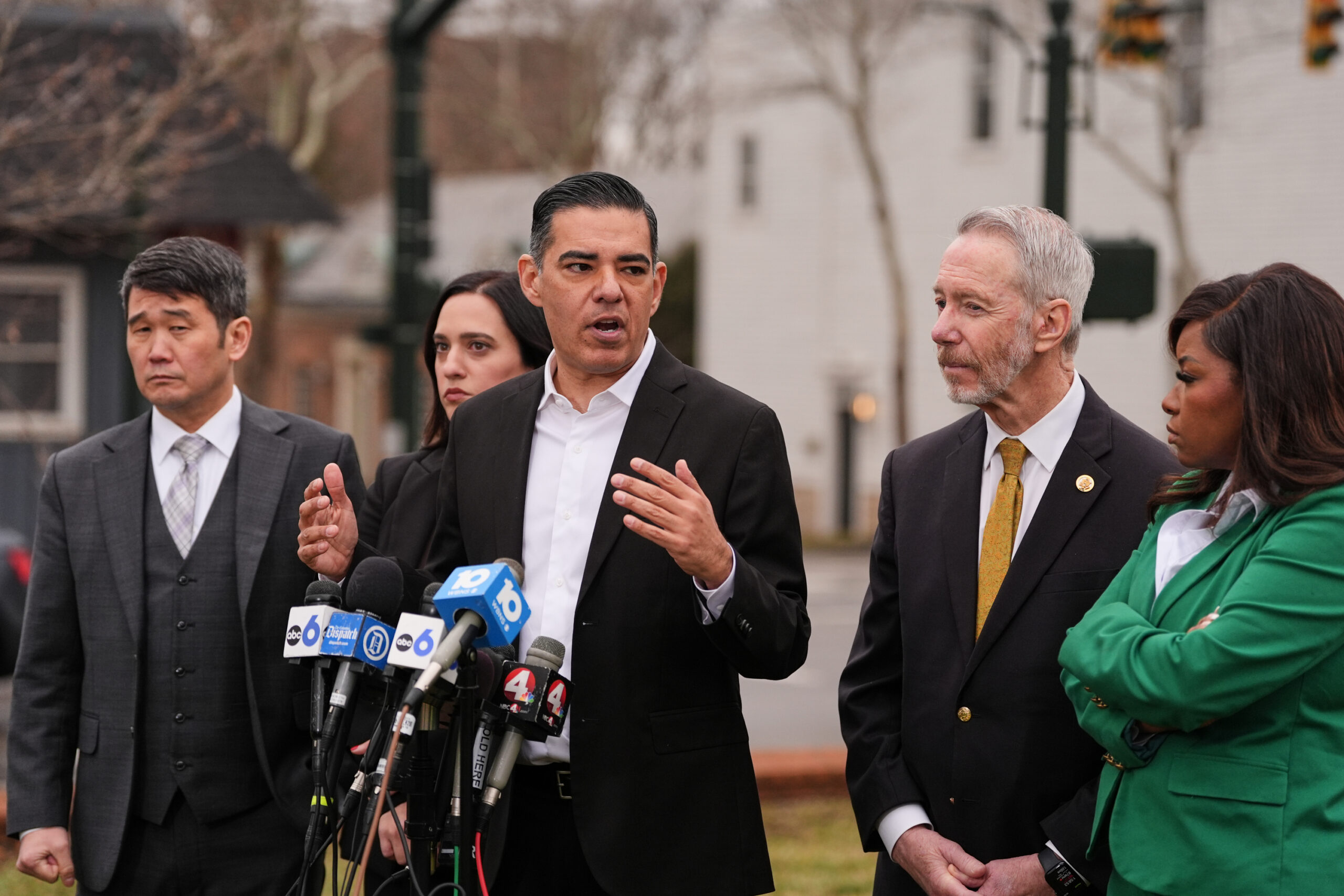 Former Victoria Secret CEO denies connection to Jeffrey Epstein's crimes