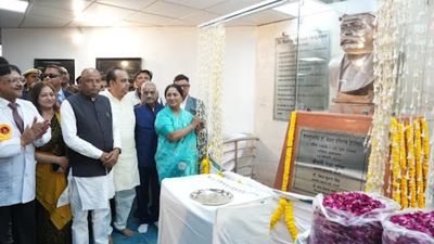 Delhi CM inaugurates statue of RSS founder at east Delhi hospital | India News
