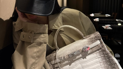 Kylie Jenner unveils $5,000 crystal handbag charm as a dazzling pre-valentine’s self-gift | English Movie News