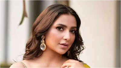 Bengali actress Subhashree Ganguly and son Yuvaan stranded in Dubai hotel amid Middle East airspace closure – Reports | Bengali Movie News