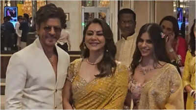 Arjun Tendulkar and Saaniya Chandhok wedding: Shah Rukh Khan dazzles in ivory, Gauri Khan and Suhana Khan twin in yellow – Watch VIDEO | Hindi Movie News