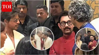 Shah Rukh Khan and Aamir Khan share a WARM HUG at Arjun Tendulkar – Saaniya Chandhok’s wedding – Watch VIRAL video | Hindi Movie News