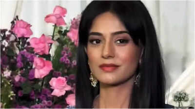 Fans think Amrita Rao still looks like Poonam from ‘Vivah’ as she stuns in a blue lehenga at Sooraj Barjatya’s daughter’s wedding |