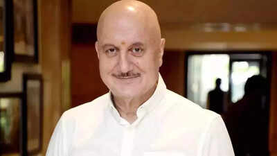 Anupam Kher says people are ready to pay him money to get a hair transplant: ‘Main woh rahunga hi nahi’ | Hindi Movie News