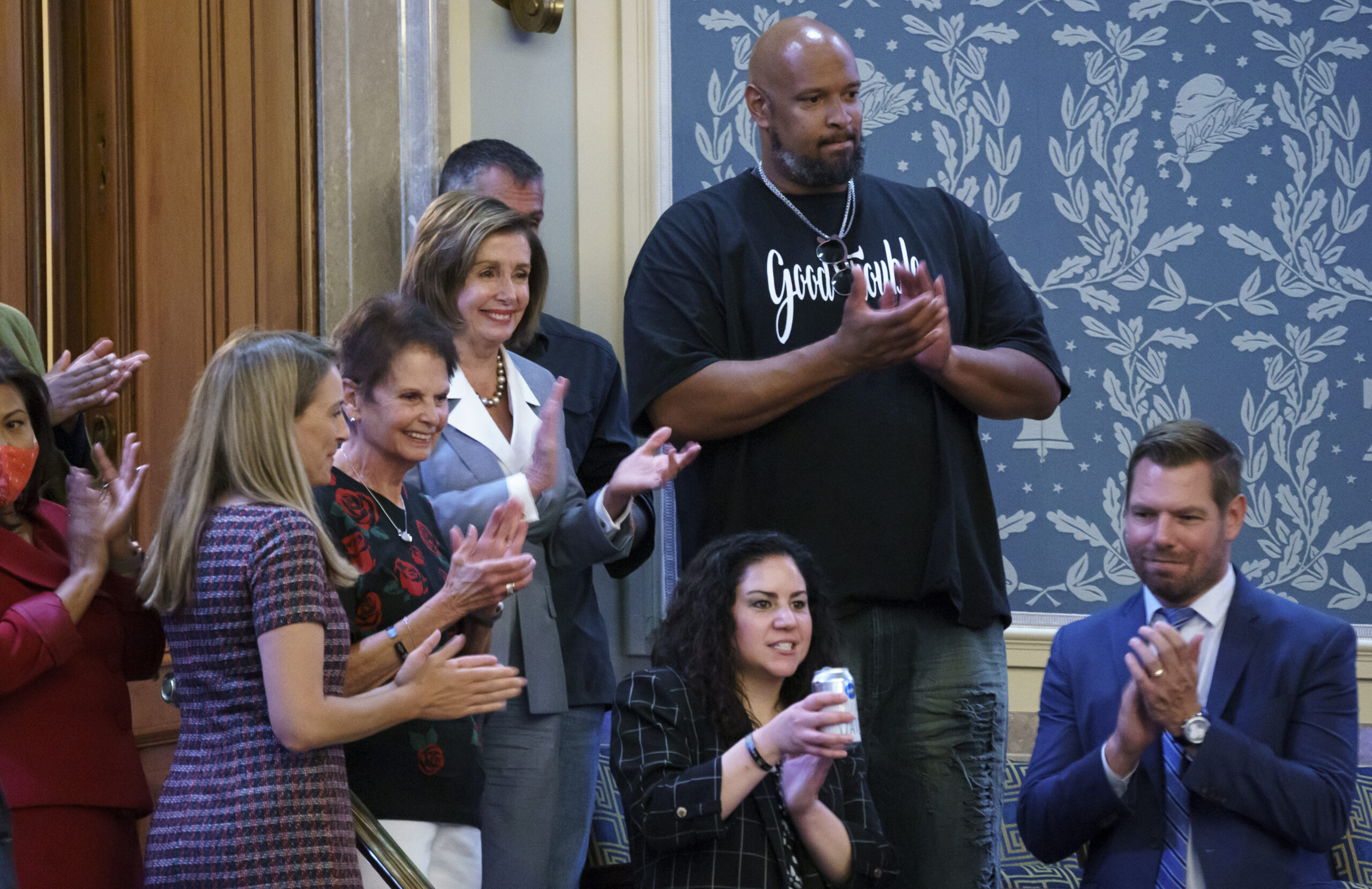 Pelosi backs former Capitol Police officer over Hoyer’s preferred successor in Maryland