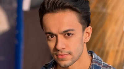 Dhurandhar 2: ‘Dhurandhar’ actor Hirav Mehta recalls Flipperachi shoot, says, ‘Akshaye Khanna has this amazing aura’ | Hindi Movie News