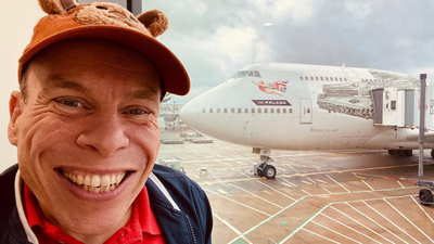 ‘Harry Potter’ star Warwick Davis receives OBE from Prince William at Windsor Castle | English Movie News